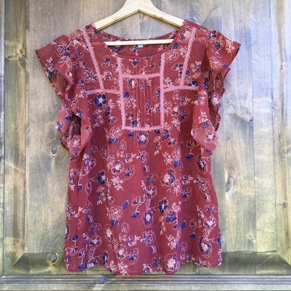 Women's size medium flutter sleeve blouse 🌼 - Picture 2 of 3